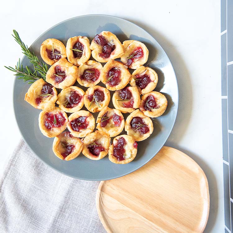 Easy Cranberry Brie Bites