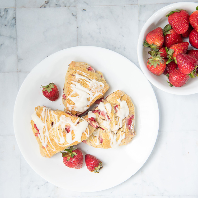 Mommy & Me: Fresh Strawberry Scones