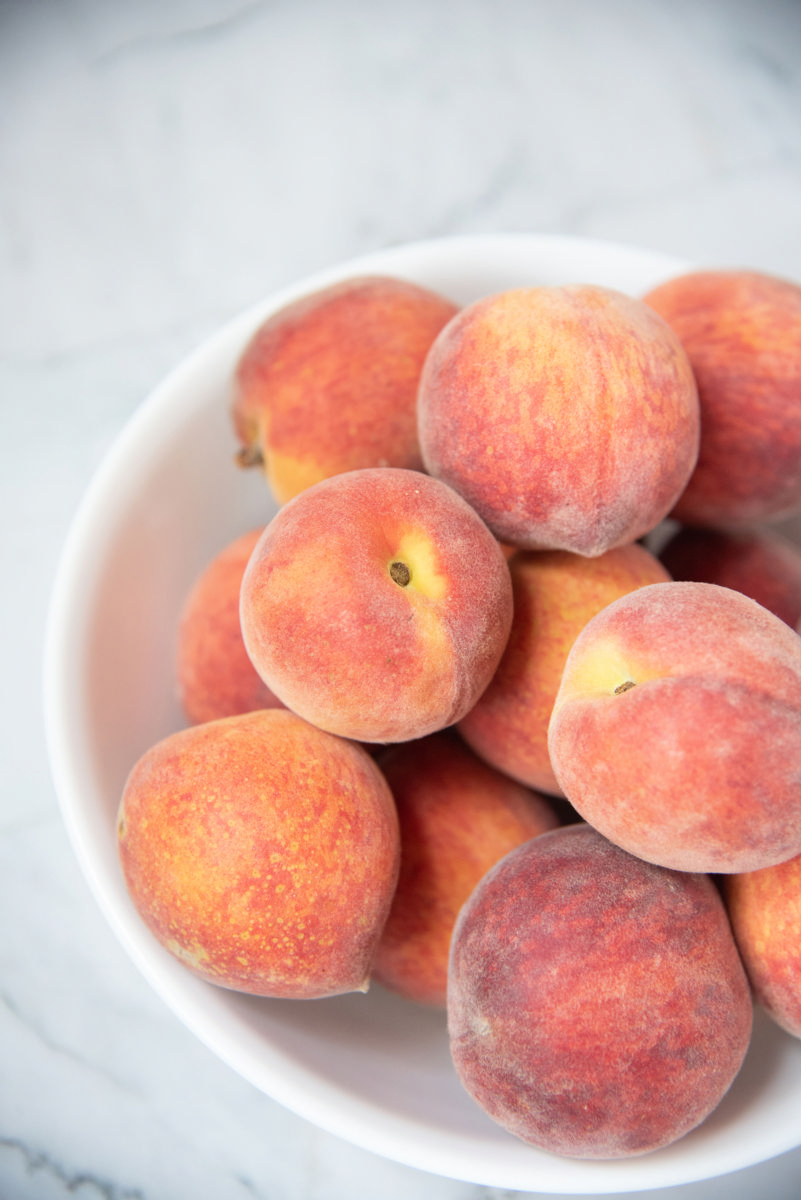 broiled peaches with vanilla ice cream 