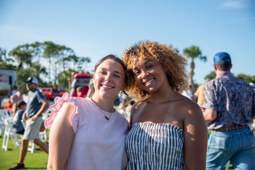 two young attendees